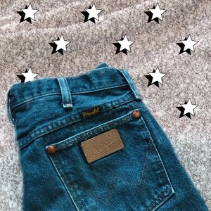 wrangler jeans! fits sizes medium to large